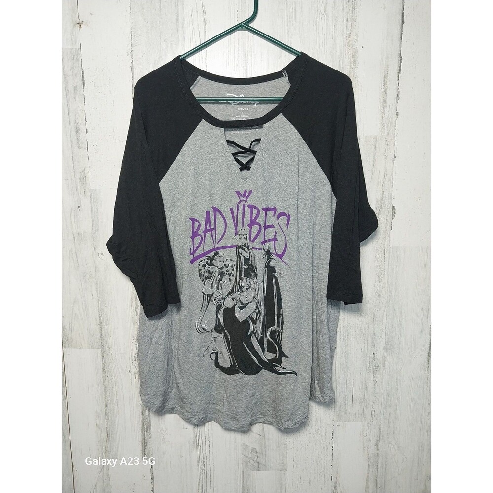 Disney Torrid Villains Gray Black Women's Tee Size 1X Maleficent Ursula